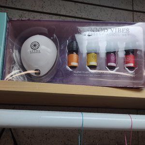 Essential Oil gift set - GOOD VIBES - features portable diffuser and 4 oils